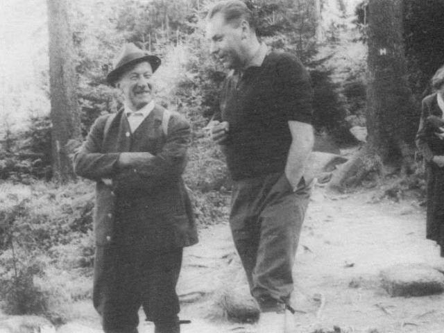Paul Pemsel (links) und Hans Pauli auf Wanderung